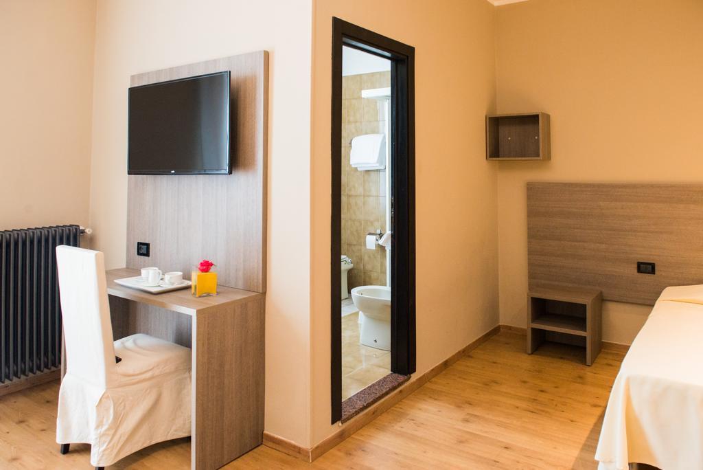Albergo Grappolo D'Oro モンテベッルーナ エクステリア 写真