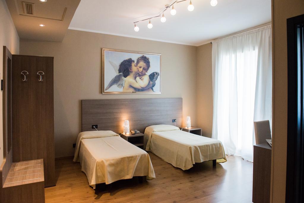 Albergo Grappolo D'Oro モンテベッルーナ エクステリア 写真