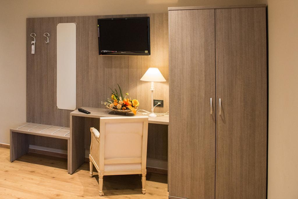 Albergo Grappolo D'Oro モンテベッルーナ エクステリア 写真