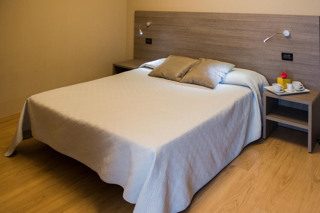 Albergo Grappolo D'Oro モンテベッルーナ エクステリア 写真