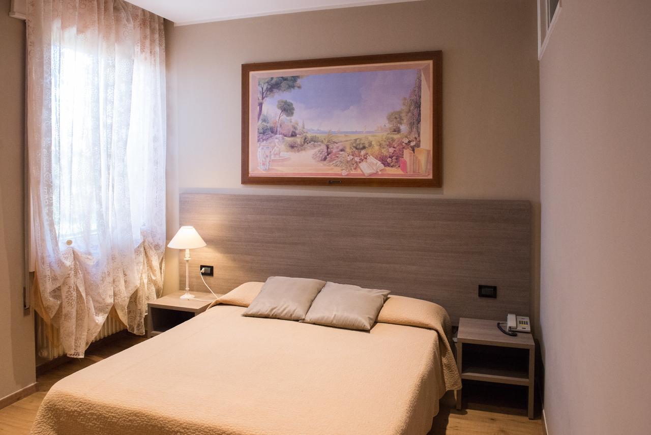 Albergo Grappolo D'Oro モンテベッルーナ エクステリア 写真
